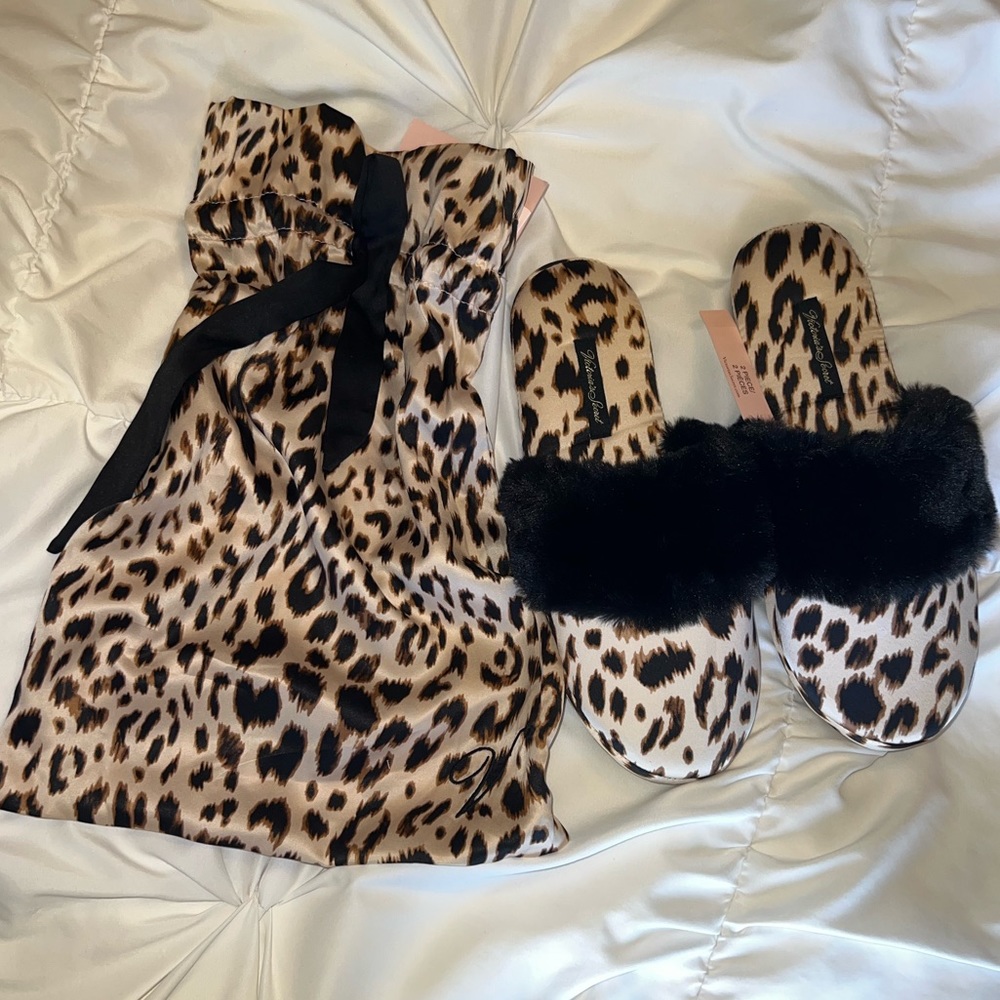NEW Victorias Secret Slippers